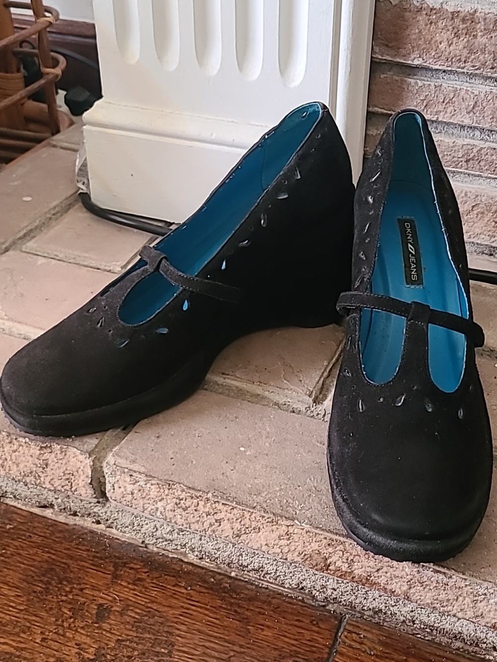 Vintage DKNY JEANS Velveteen Suede Wedge Cut Out Mary Janes Size 8